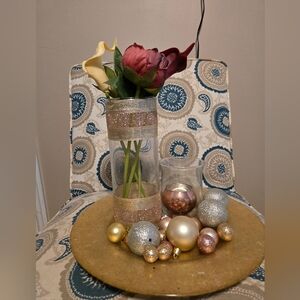 Elegant Floral Centerpiece Arrangement with Gold and Silver Accents